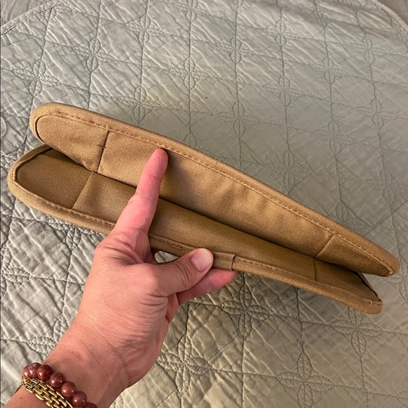 Vintage Woven Straw Clutch, with a floral embroidery design - Picture 7 of 15